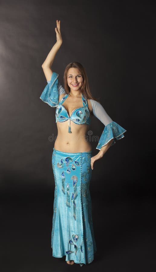 Retener Producto aquí Danza De La Mujer Joven En Traje árabe Azul Imagen de archivo - Imagen de  abdomen, hermoso: 18589869