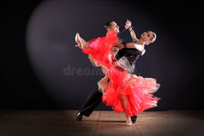 Danzatori in sala da ballo fotografia stock libera da diritti Danzatori in sala da ballo fotografia stock libera da diritti