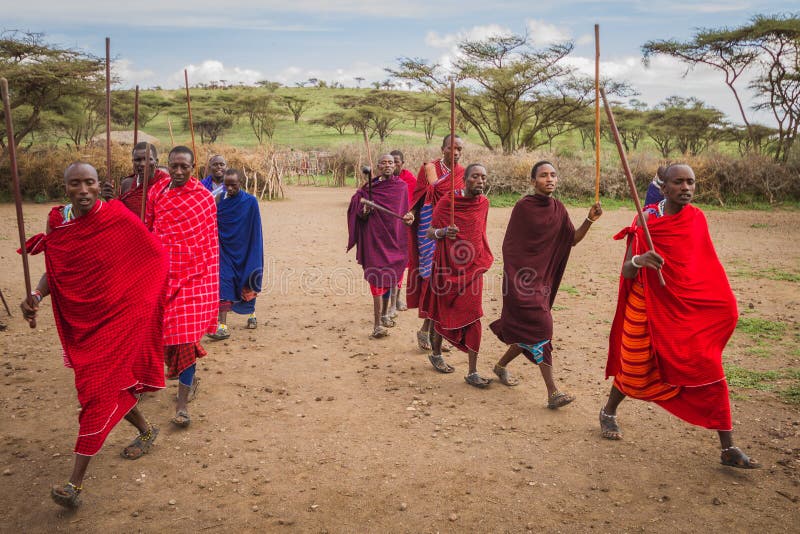 A dança de boas-vindas dos Maasai imagem de stock royalty free
