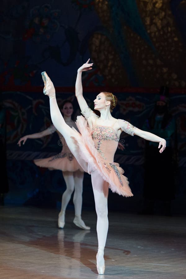 Bailarina a dançar durante o ballet O Corsário foto de stock royalty free