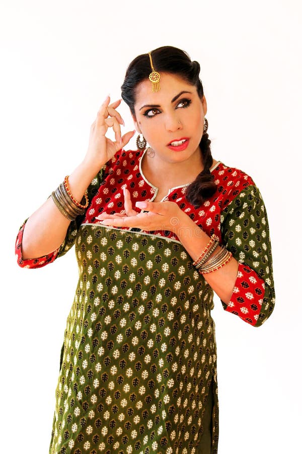 Dança indiana da dança da mulher no vestido nacional Kurta de Shree imagem de stock royalty free Dança indiana da dança da mulher no vestido nacional Kurta de Shree imagem de stock royalty free