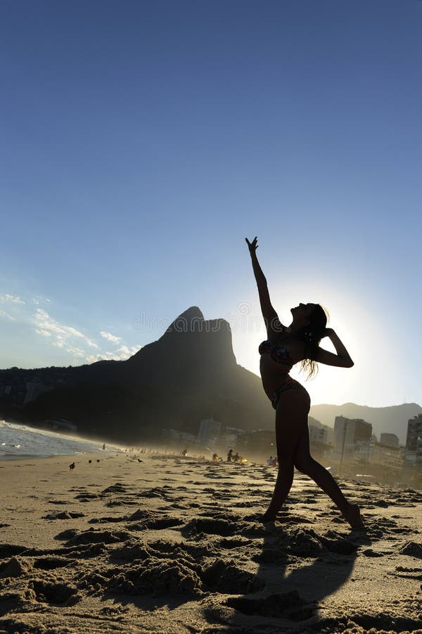 Dançarino na praia, Rio de Janeiro imagem de stock Dançarino na praia, Rio de Janeiro imagem de stock