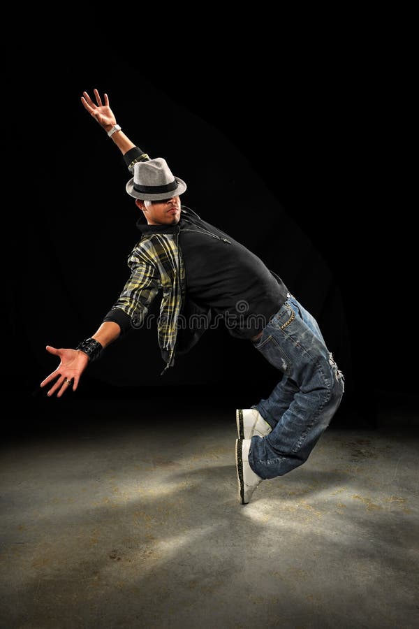 Dançarino novo de Hip Hop do afro-americano imagens de stock Dançarino novo de Hip Hop do afro-americano imagens de stock