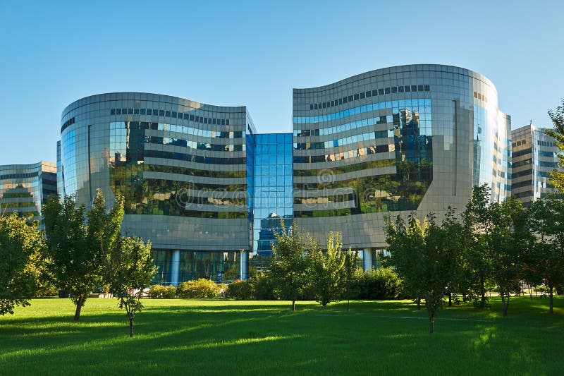 The Daqing science and technology museum (behind)