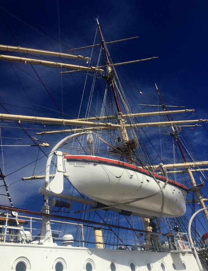 Dar Pomorza Tall Ship en el puerto de Gdynia imagen de archivo Dar Pomorza Tall Ship en el puerto de Gdynia imagen de archivo