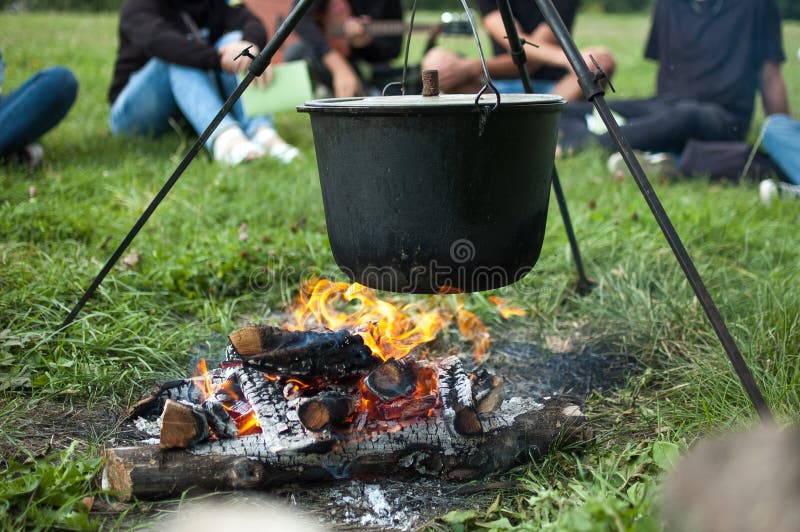 https://thumbs.dreamstime.com/b/dark-big-pot-cauldron-cooking-pan-boiling-water-inside-above-fire-somewhere-park-mountains-camping-concept-230124887.jpg