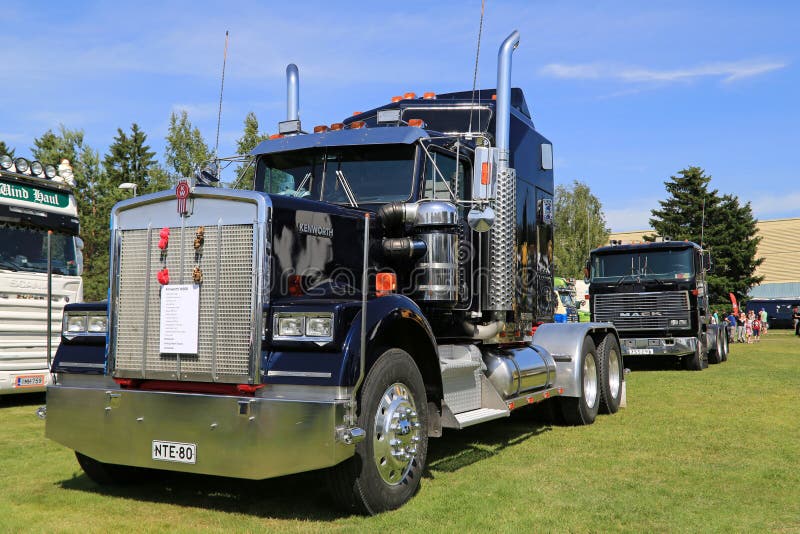 Dark Blue Kenworth W900 Truck Tractor royalty free stock photo Dark Blue Kenworth W900 Truck Tractor royalty free stock photo