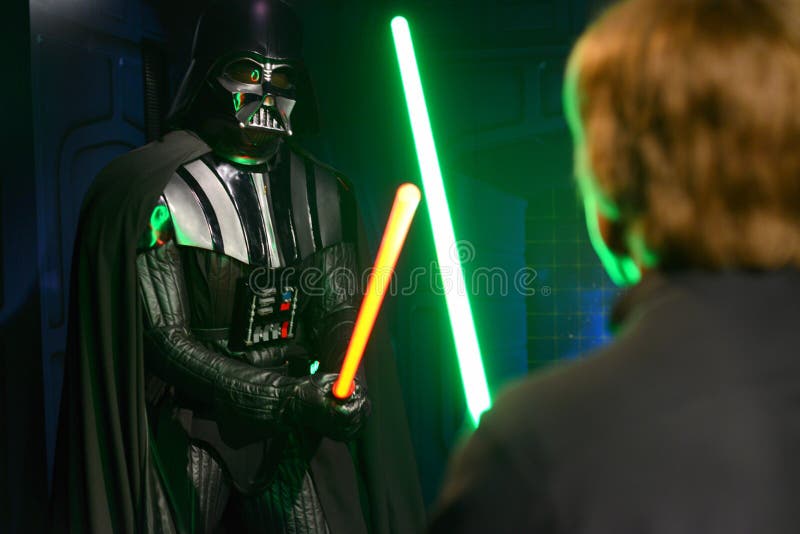 Darth Vader combattant Luke Skywalker - Madame Tussauds London photo stock Darth Vader combattant Luke Skywalker - Madame Tussauds London photo stock