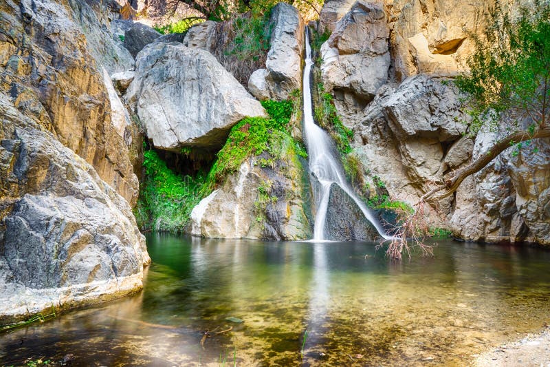 Darwin Falls dichtbij Panamint-de Lentes in het Nationale Park van de Doodsvallei, Californië