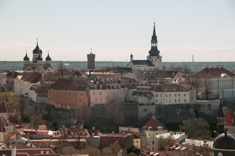 Das Bild der mittelalterlichen Festungswand der alten Stadt von Tallinn lizenzfreie stockfotos Das Bild der mittelalterlichen Festungswand der alten Stadt von Tallinn lizenzfreie stockfotos