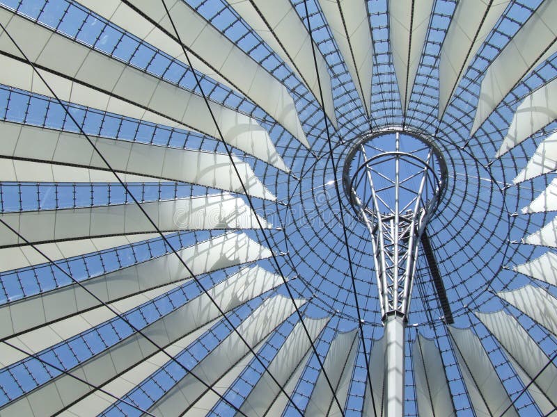 Das Dach der Sony-Mitte stockbilder Das Dach der Sony-Mitte stockbilder