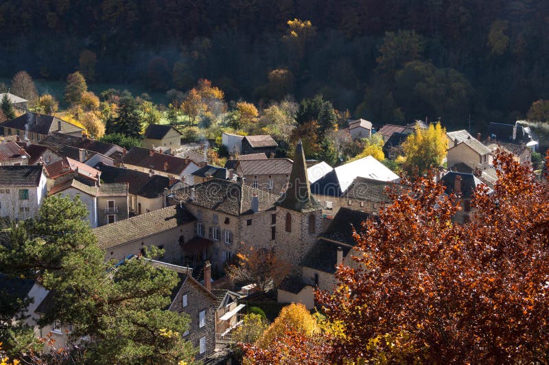 Das Dorf Ferriere Sainte Mary im Herbst, Auvergne-Region, Fra stockfoto Das Dorf Ferriere Sainte Mary im Herbst, Auvergne-Region, Fra stockfoto