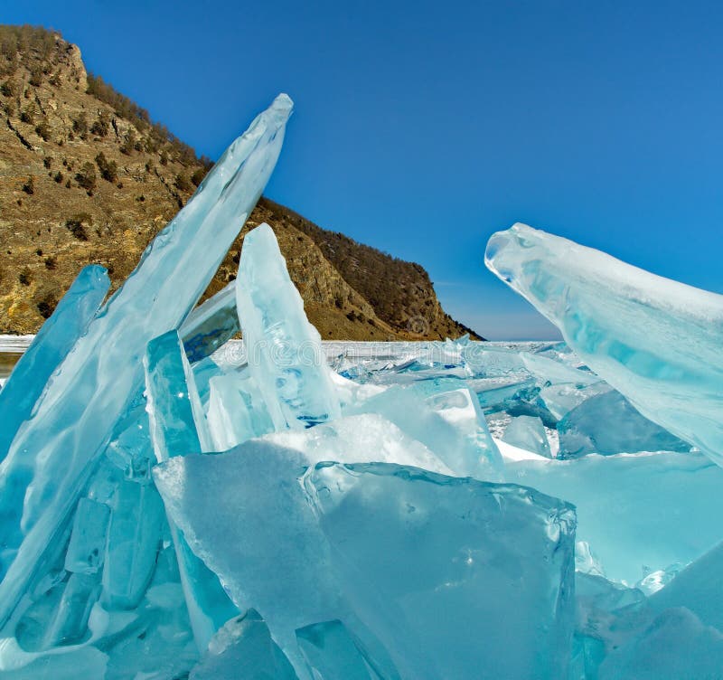 Download Das Einzigartige Eis Der Baikalsee Nahe Olkhon-Insel Stockfoto - Bild von eingefroren, brechung: 106802156