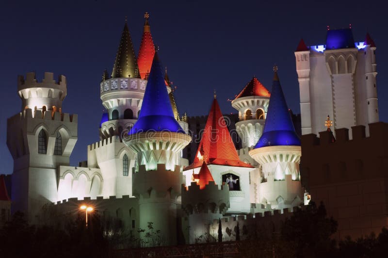 Das Excalibur-Hotel-Kasino auf der Las Vegas-Neonbeleuchtung oben nachts stockfotografie Das Excalibur-Hotel-Kasino auf der Las Vegas-Neonbeleuchtung oben nachts stockfotografie