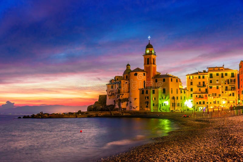 Das Fremdenverkehrsort von Camogli auf dem Italiener Riviera lizenzfreies stockfoto Das Fremdenverkehrsort von Camogli auf dem Italiener Riviera lizenzfreies stockfoto