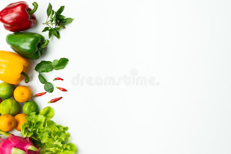 Frisches Obst und Gemüse. frisches, ökologisches Gemüse auf weißem Hintergrund