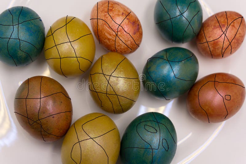 Das Färben ärgert für Osterferien und färbt mit unterschiedlicher Farbe und Tonalität unter Verwendung des Lebensmittelfarbstoffs stockfotografie Das Färben ärgert für Osterferien und färbt mit unterschiedlicher Farbe und Tonalität unter Verwendung des Lebensmittelfarbstoffs stockfotografie