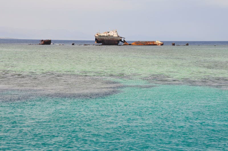 Gesunkenes Schiff Im Hafen Von Jaffna Stockfoto Bild von wanne