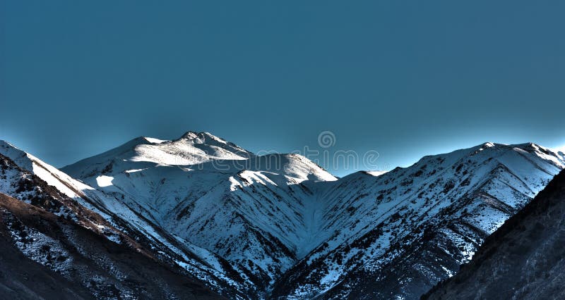 Das Leuchten der Berge lizenzfreies stockbild