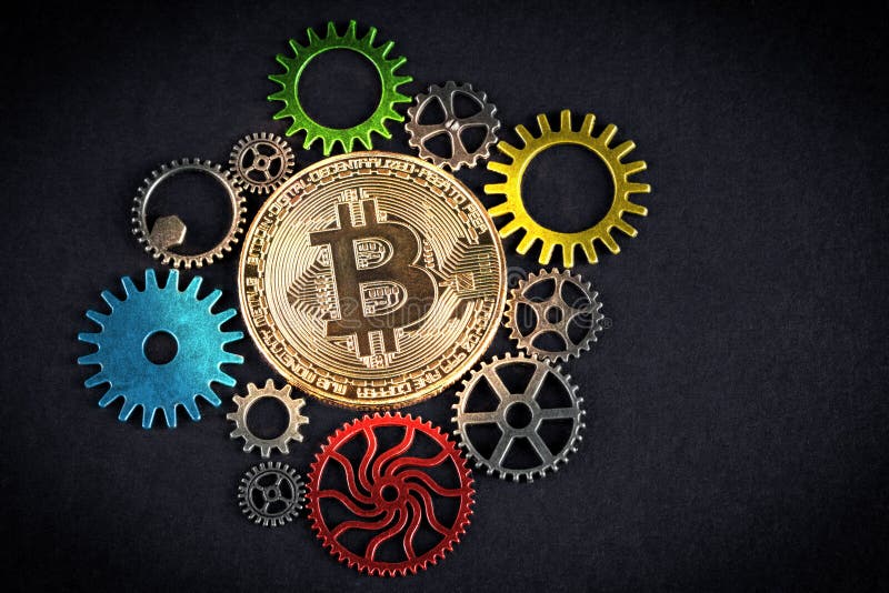 Das goldene bitcoin, das unter buntem Zahn glüht, dreht sich auf schwarzen Hintergrund mit Kopienraum Cryptocurrency ist die Zuku stockfotografie Das goldene bitcoin, das unter buntem Zahn glüht, dreht sich auf schwarzen Hintergrund mit Kopienraum Cryptocurrency ist die Zuku stockfotografie
