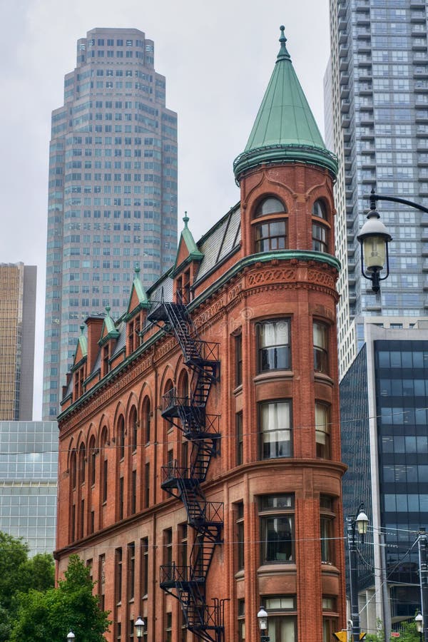 Das Gooderham-Gebäude in Toronto, Kanada Vertikale Ansicht lizenzfreies stockfoto Das Gooderham-Gebäude in Toronto, Kanada Vertikale Ansicht lizenzfreies stockfoto