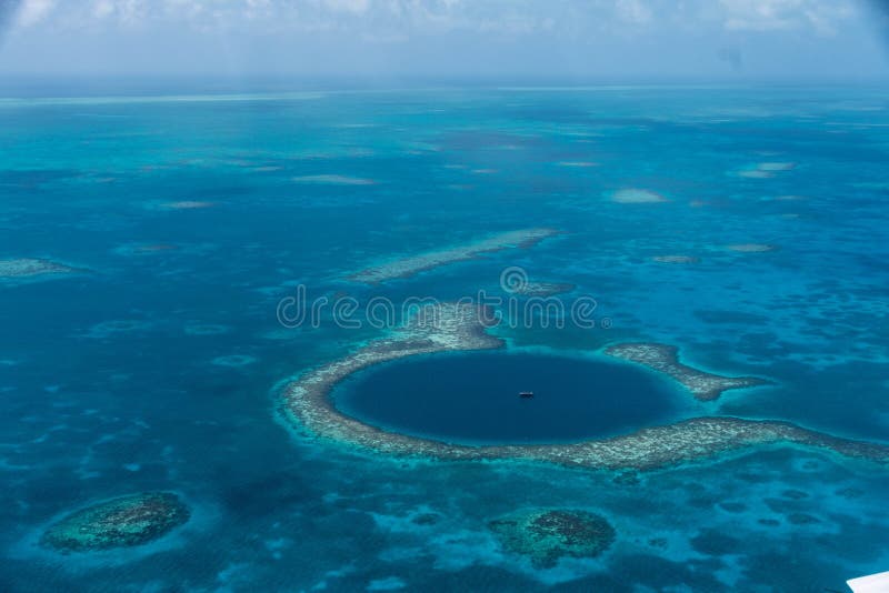 Das große blaue Loch, Belize lizenzfreie stockfotografie Das große blaue Loch, Belize lizenzfreie stockfotografie