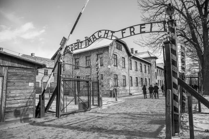 Das Haupteingangstor zu Auschwitz-Konzentrationslager lizenzfreies stockbild