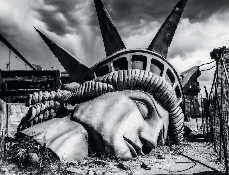 Das ikonische Bild des Freiheitsstatue zerstörte das Ende der Weltapokalyptischen Vision des zukünftigen Weltunfalles