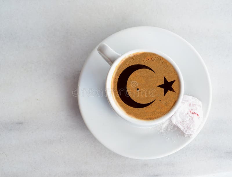 Das Kaffeetürkische mit türkischer Flagge stockfotografie Das Kaffeetürkische mit türkischer Flagge stockfotografie