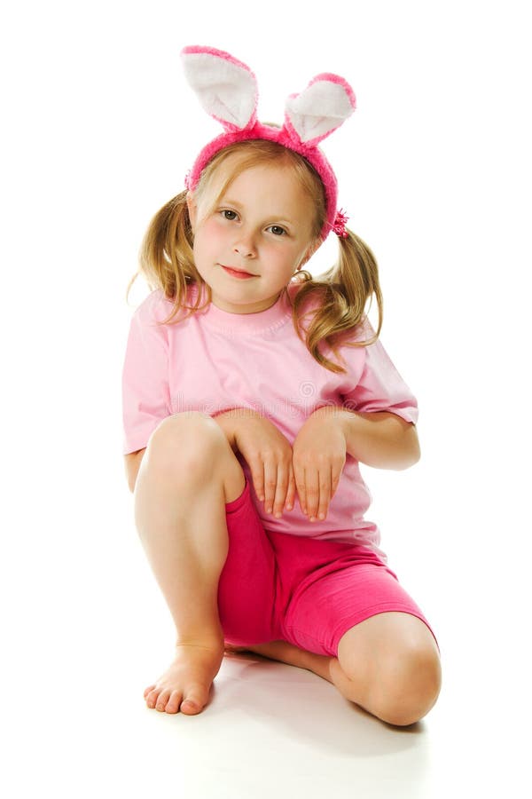 Das kleine Mädchen mit rosafarbenem Ohrhäschen