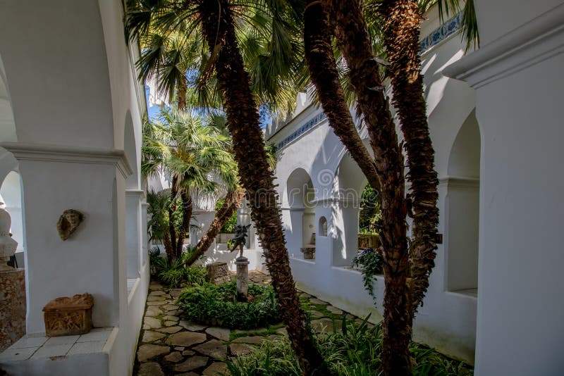 Das Landhaus San Michele im Frühjahr, in Anacapri auf der Insel von Capri, Italien lizenzfreie stockfotografie Das Landhaus San Michele im Frühjahr, in Anacapri auf der Insel von Capri, Italien lizenzfreie stockfotografie