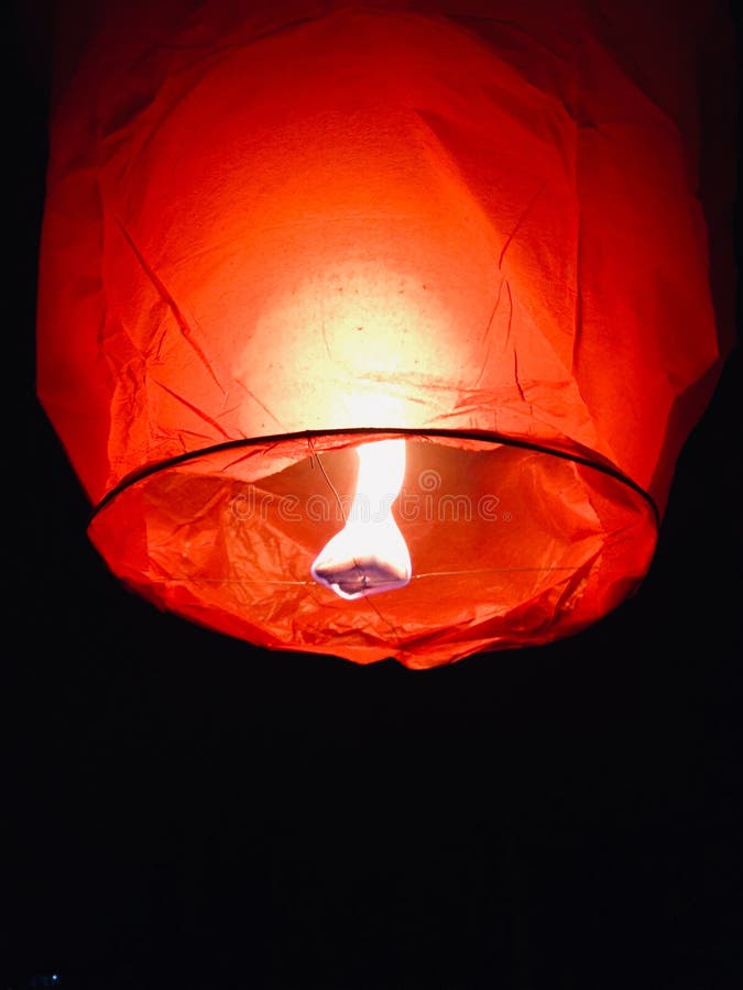 Das latern Kongming freigebend, beten Sie für Glück und Frieden lizenzfreies stockfoto Das latern Kongming freigebend, beten Sie für Glück und Frieden lizenzfreies stockfoto