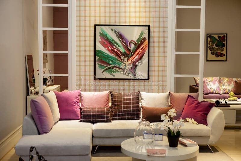 Das moderne kurze Wohnzimmer lizenzfreies stockfoto