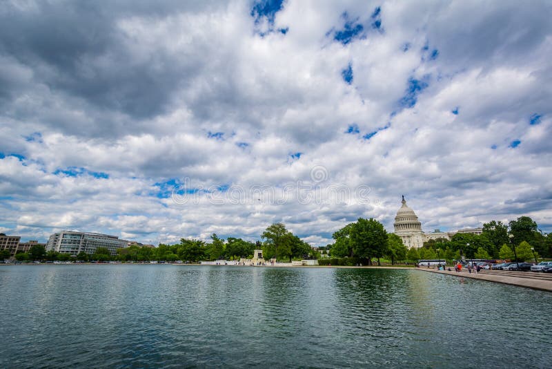 Das reflektierende Pool und das Kapitol Vereinigter Staaten in Washington, DC stockbilder Das reflektierende Pool und das Kapitol Vereinigter Staaten in Washington, DC stockbilder