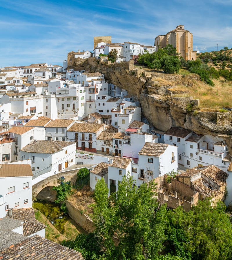 Das schöne Dorf von Setenil de las Bodegas, Provice von Cadiz, Andalusien, Spanien lizenzfreie stockbilder Das schöne Dorf von Setenil de las Bodegas, Provice von Cadiz, Andalusien, Spanien lizenzfreie stockbilder