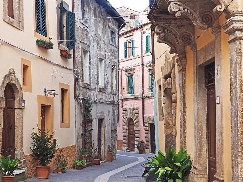 Das schöne mittelalterliche Dorf von Sorano, Italien stockfoto Das schöne mittelalterliche Dorf von Sorano, Italien stockfoto