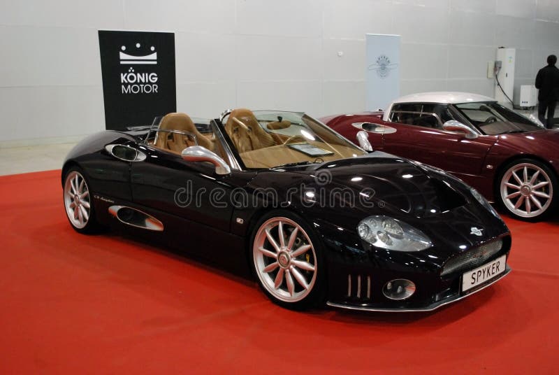 Das Sportauto einer erstklassigen Klasse Maserati Spyder in Krokus-Ausstellung 2012 moskau stockbild Das Sportauto einer erstklassigen Klasse Maserati Spyder in Krokus-Ausstellung 2012 moskau stockbild