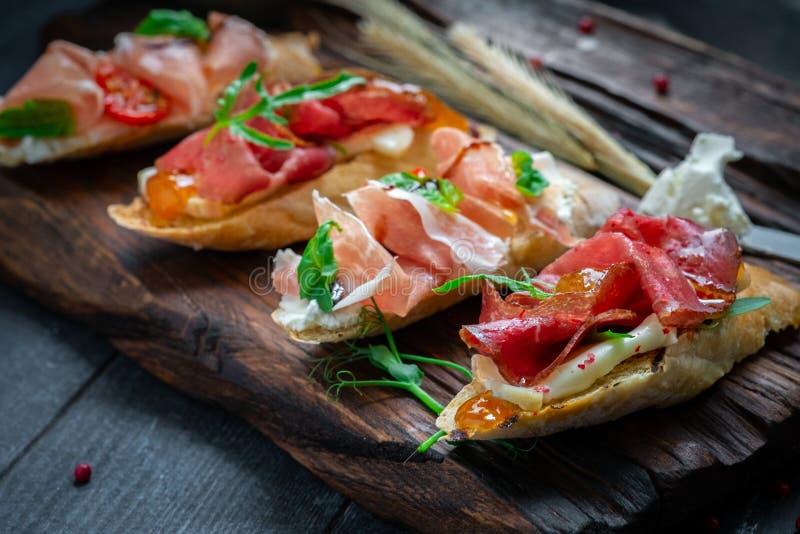 Prosciutto Italienischer Parma Kurierter Schinken Stockfoto - Bild von ...