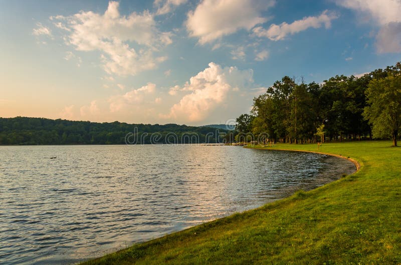 Das Ufer von See Pinchot, Gifford Pinchot State Park, Pennsylva stockfoto Das Ufer von See Pinchot, Gifford Pinchot State Park, Pennsylva stockfoto