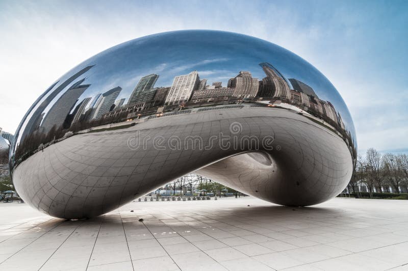 Crowdless at the cloud gate at millenium park Chicago. Crowdless at the cloud gate at millenium park Chicago