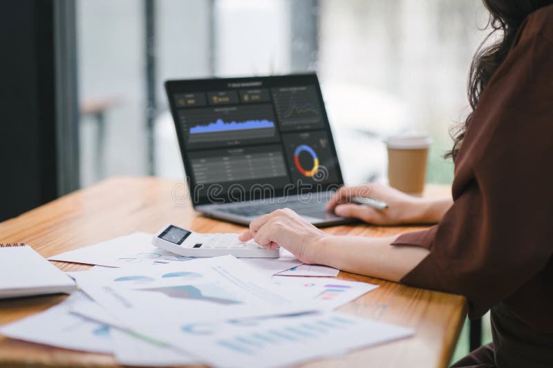The data analyst woman working on a business analytics dashboard, utilizing charts and metrics to analyze performance and generate insightful reports for operations management