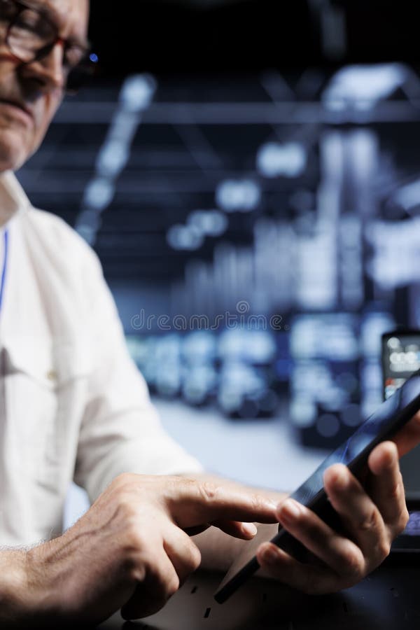 Datorvetenskapskoder i datacenter royaltyfria bilder