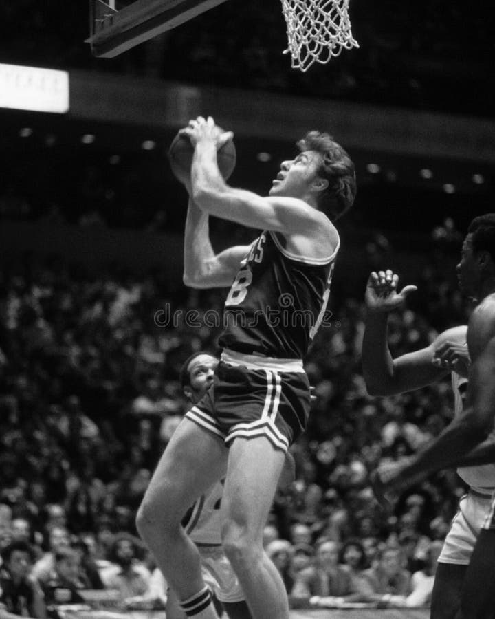 Download Dave Cowens In A Throwback Moment Wallpaper
