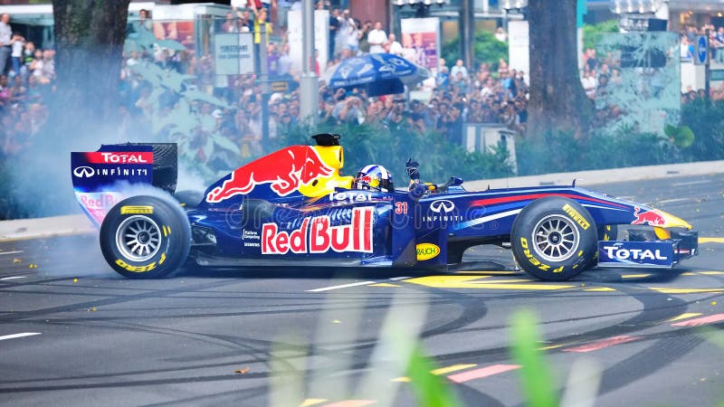 David Coulthard que conduz Red Bull que compete o carro F1 fotografia de stock David Coulthard que conduz Red Bull que compete o carro F1 fotografia de stock