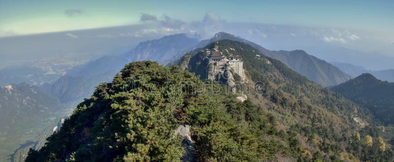 Daxiong Baodian Tiantai TempleÂ, сокровище Hall большого героя, на держателе Jiuhua, 9 славных гор стоковые изображения rf Daxiong Baodian Tiantai TempleÂ, сокровище Hall большого героя, на держателе Jiuhua, 9 славных гор стоковые изображения rf