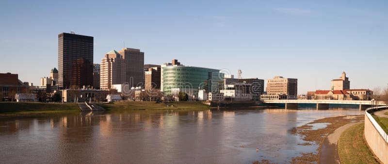 Dayton Ohio Waterfront Downtown City-Skyline-Miami-Fluss lizenzfreies stockfoto Dayton Ohio Waterfront Downtown City-Skyline-Miami-Fluss lizenzfreies stockfoto