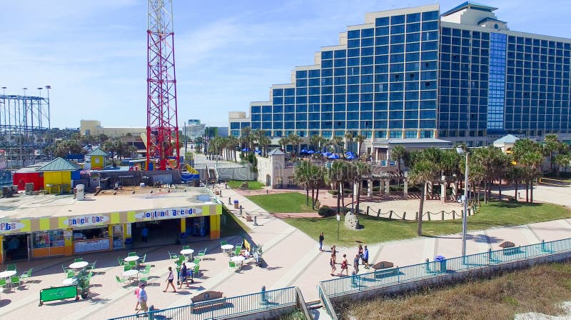 DAYTONA BEACH, FL - EM FEVEREIRO DE 2016: Opinião aérea da cidade Daytona Bea imagem de stock DAYTONA BEACH, FL - EM FEVEREIRO DE 2016: Opinião aérea da cidade Daytona Bea imagem de stock