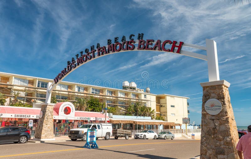 DAYTONA BEACH, FL - FEBRUARI 17, 2016: Ingang van strandweg D royalty-vrije stock foto DAYTONA BEACH, FL - FEBRUARI 17, 2016: Ingang van strandweg D royalty-vrije stock foto