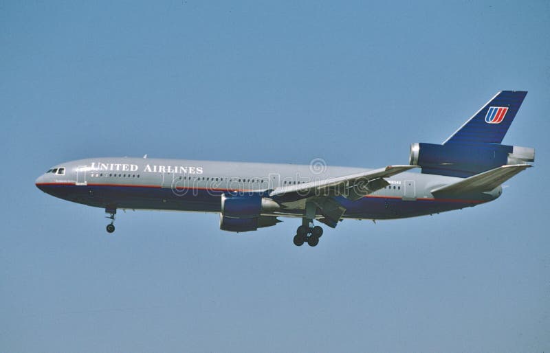 DC-10 die van United Airlines McDonnell Douglas in Los Angeles in September na een vlucht van New York landen stock fotografie DC-10 die van United Airlines McDonnell Douglas in Los Angeles in September na een vlucht van New York landen stock fotografie