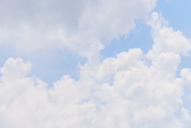 De aard van Blauwe hemel met wolk in de ochtend royalty-vrije stock foto De aard van Blauwe hemel met wolk in de ochtend royalty-vrije stock foto